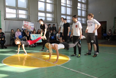 Спортивный зал. Состязания первокурсников
