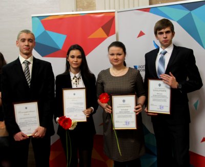 Наградили добровольцев, отличившихся в год юбилея Великой Победы