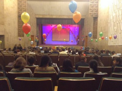 Отряд шагает впереди